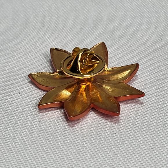 Poinsettia Red Flower Christmas Winter Holiday Pin Back Brooch Gold Tone Center - Picture 5 of 6